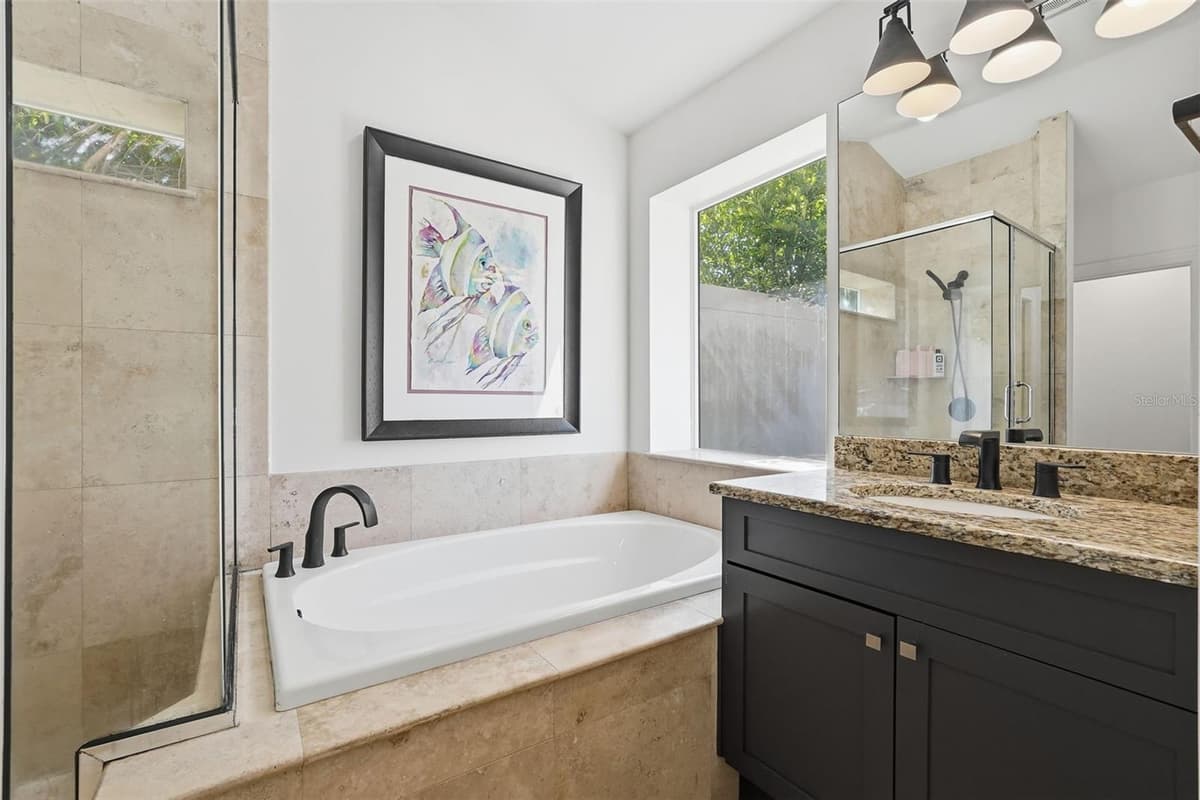 517 AVERY AVENUE — photo 15 of 50