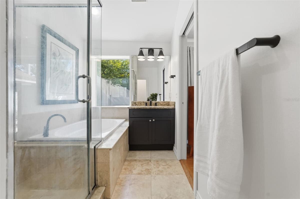 517 AVERY AVENUE — photo 16 of 50