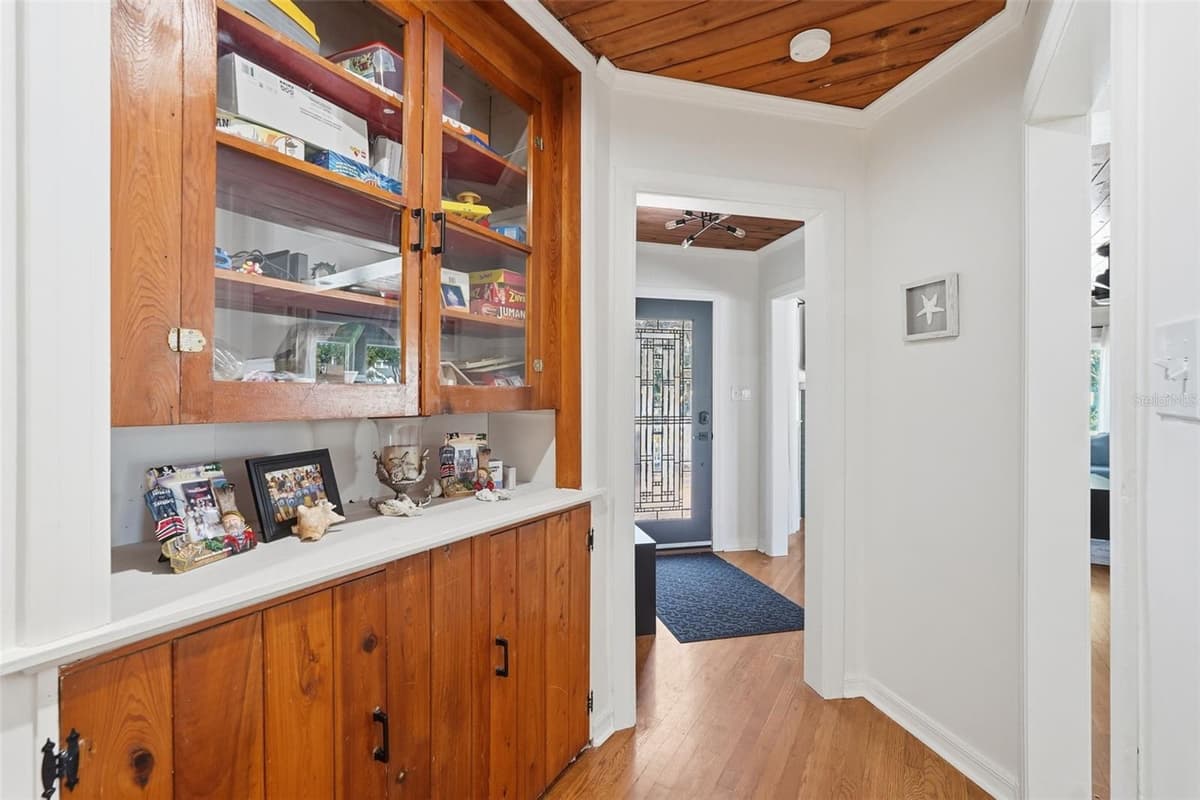 517 AVERY AVENUE — photo 18 of 50