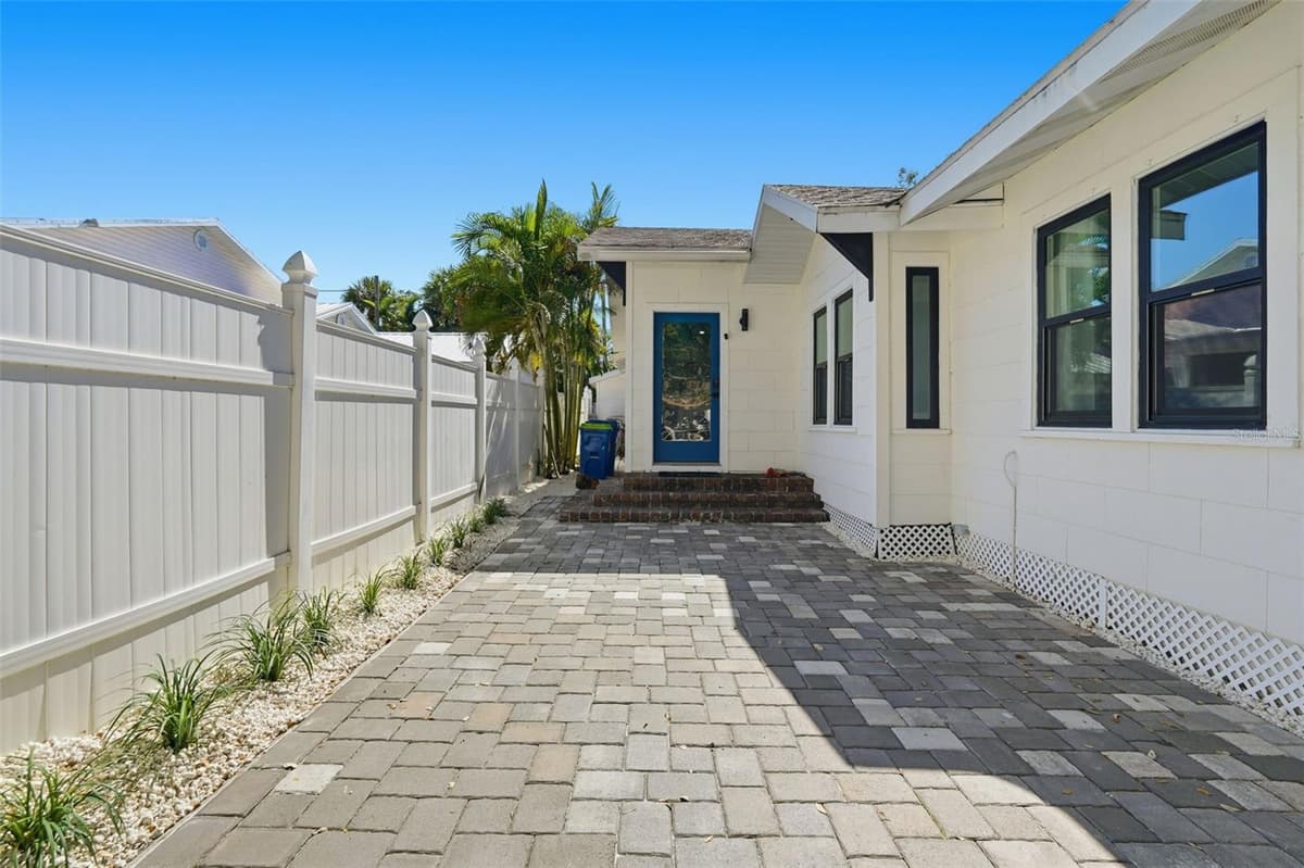 517 AVERY AVENUE — photo 41 of 50