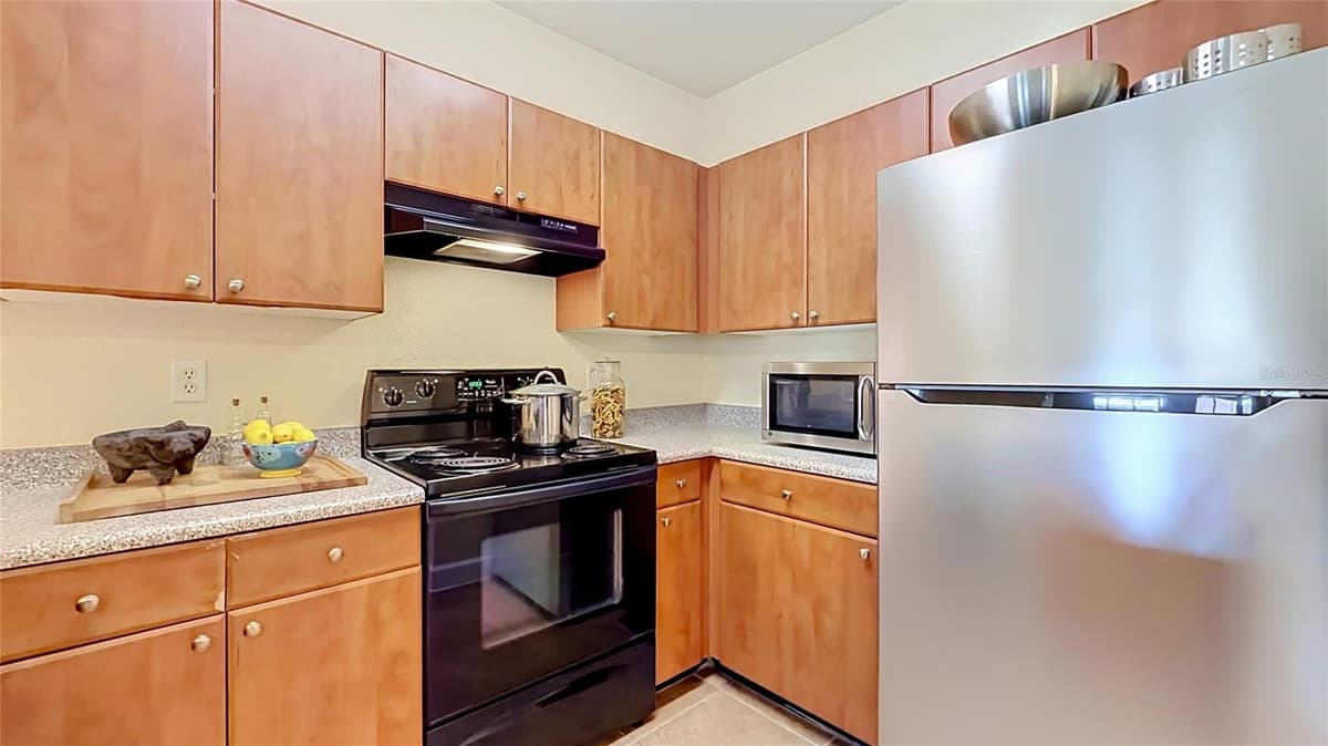 202 SOUTH STREET — photo 4 of 35
