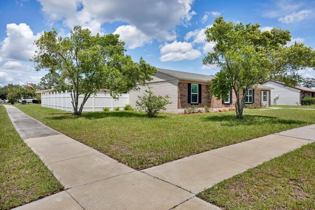 8149 JUSTIN ROAD — photo 4 of 32