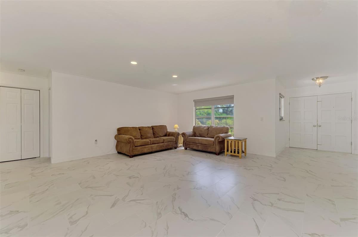 140 OXFORD DRIVE — photo 11 of 100