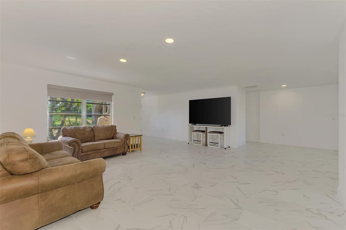 140 OXFORD DRIVE — photo 15 of 100