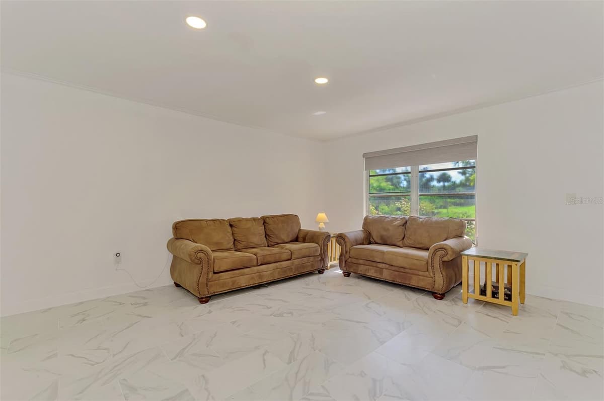 140 OXFORD DRIVE — photo 13 of 100