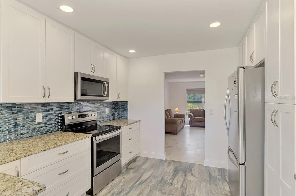140 OXFORD DRIVE — photo 19 of 100