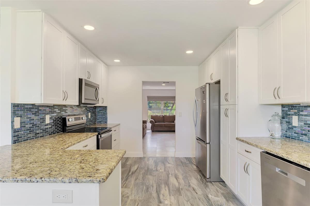 140 OXFORD DRIVE — photo 21 of 100