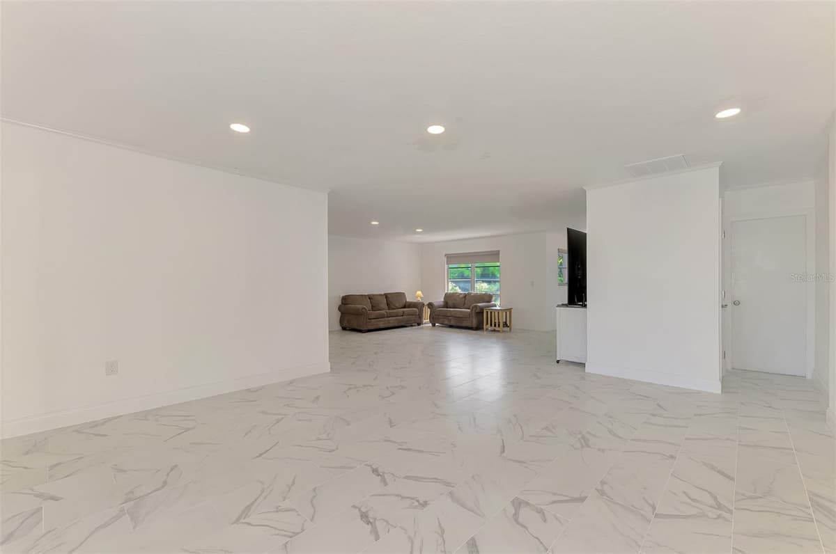 140 OXFORD DRIVE — photo 12 of 100