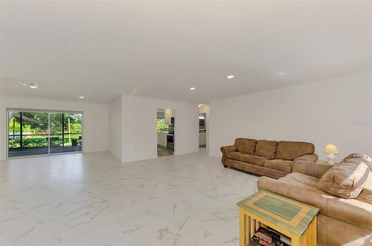 140 OXFORD DRIVE — photo 17 of 100