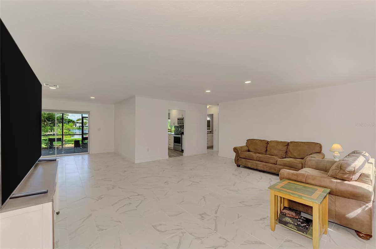 140 OXFORD DRIVE — photo 16 of 100