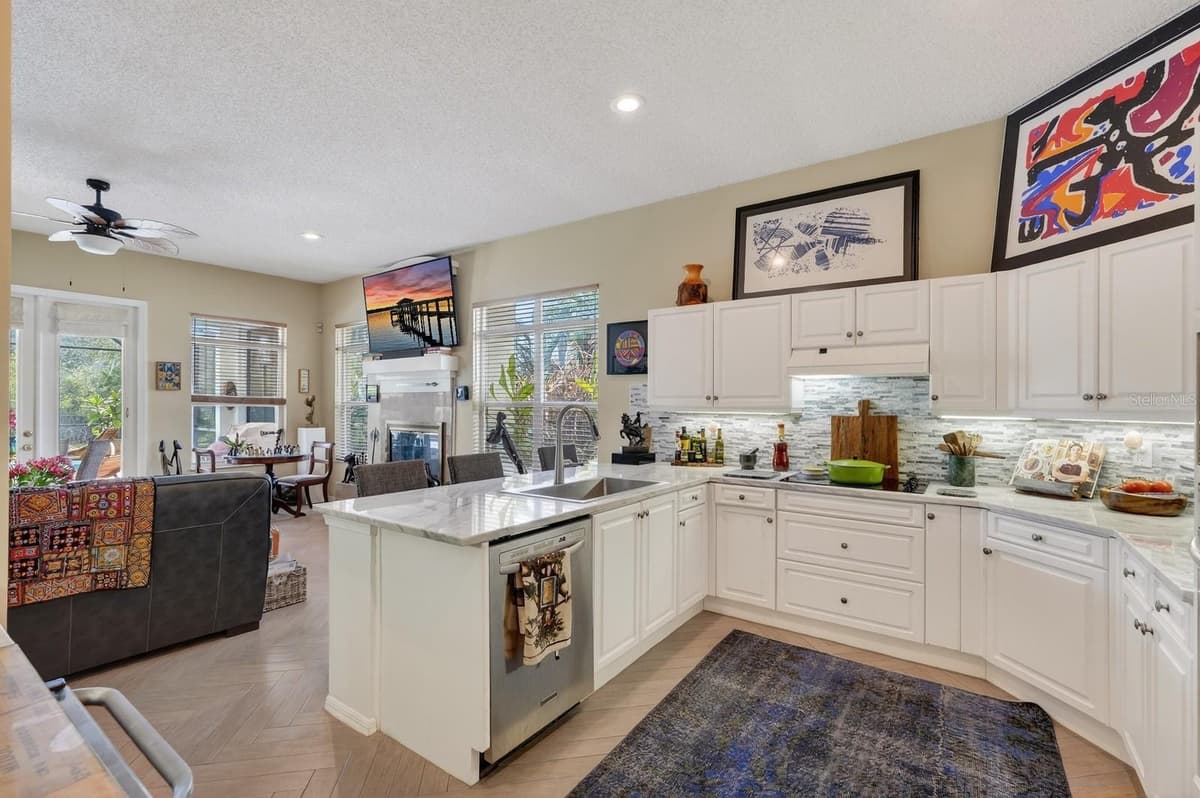 11 LAGUNA COURT — photo 24 of 55