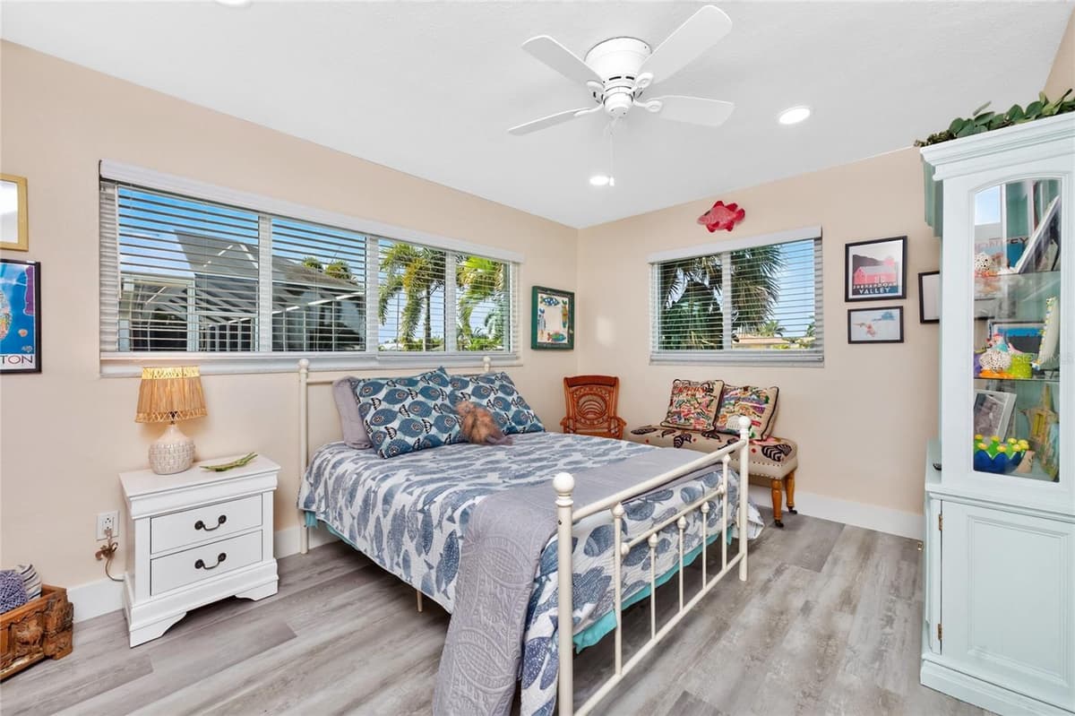321 CAPRI ISLES CT — photo 35 of 78