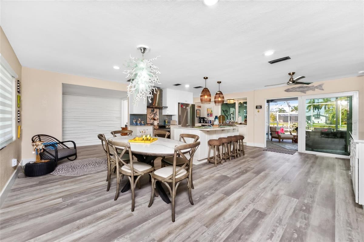 321 CAPRI ISLES CT — photo 16 of 78