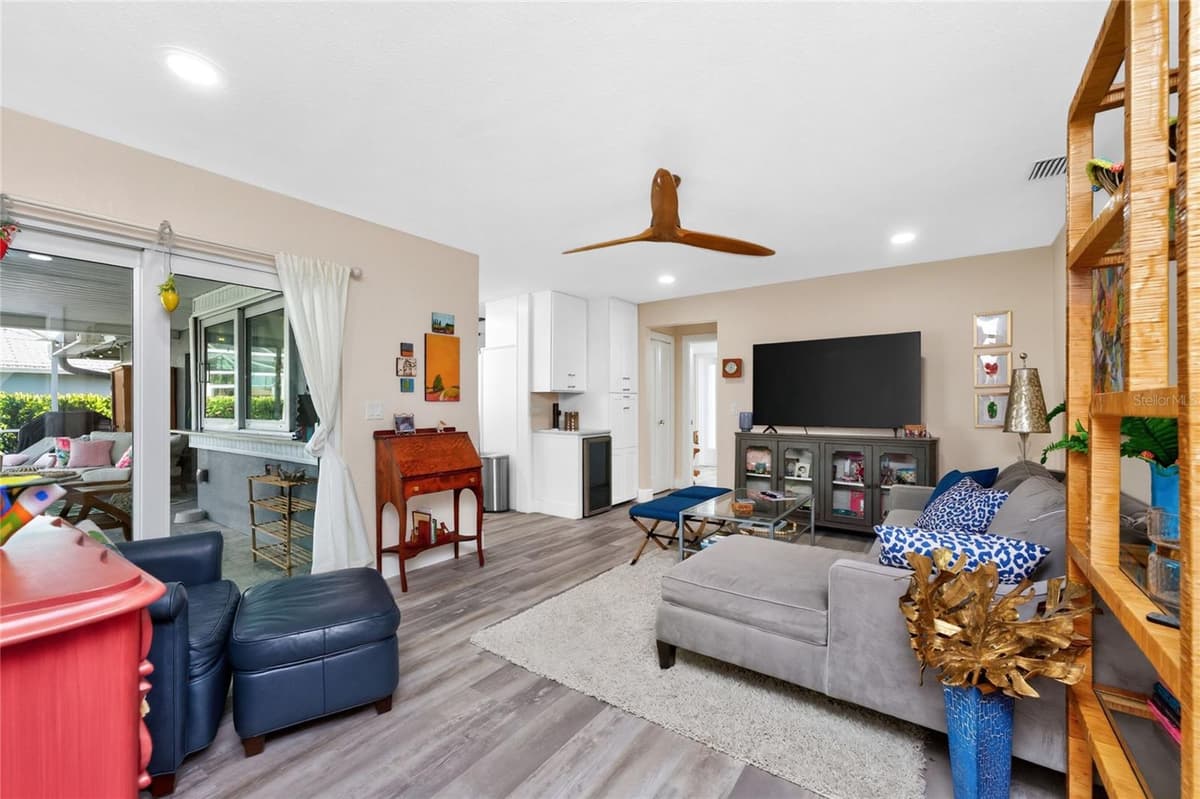 321 CAPRI ISLES CT — photo 26 of 78