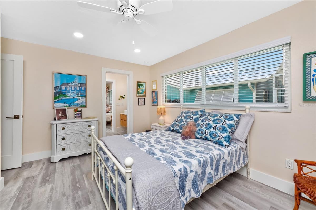 321 CAPRI ISLES CT — photo 36 of 78