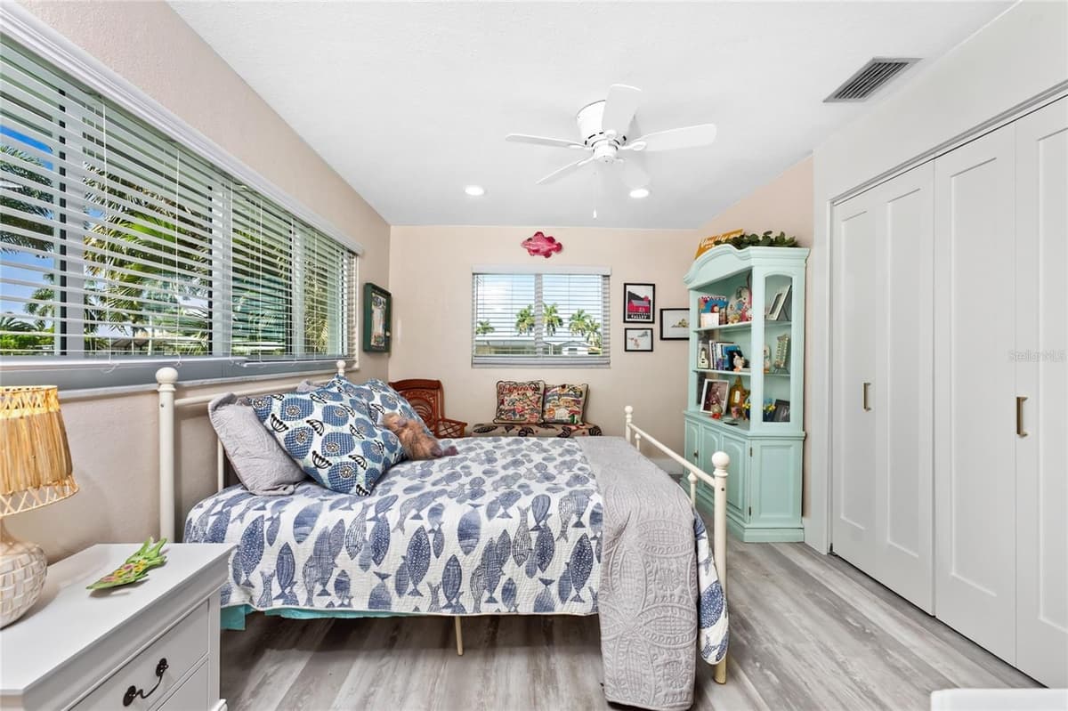 321 CAPRI ISLES CT — photo 37 of 78