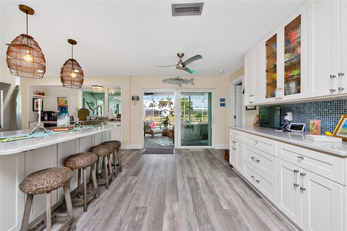 321 CAPRI ISLES CT — photo 14 of 78