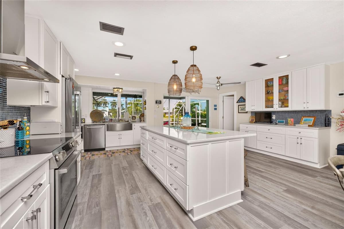 321 CAPRI ISLES CT — photo 17 of 78