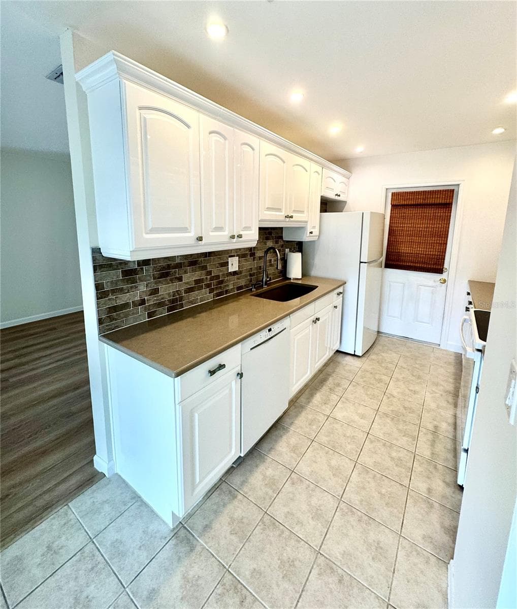 1610 BERWICK COURT — photo 8 of 30