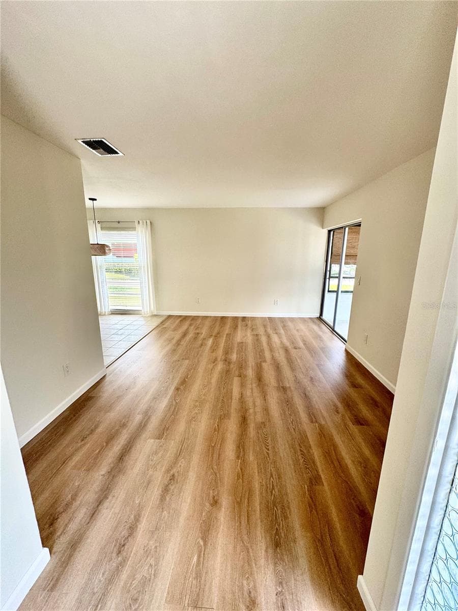 1610 BERWICK COURT — photo 3 of 30