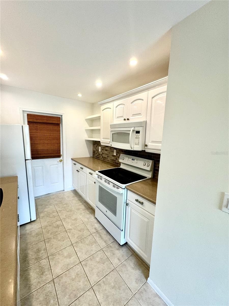 1610 BERWICK COURT — photo 9 of 30