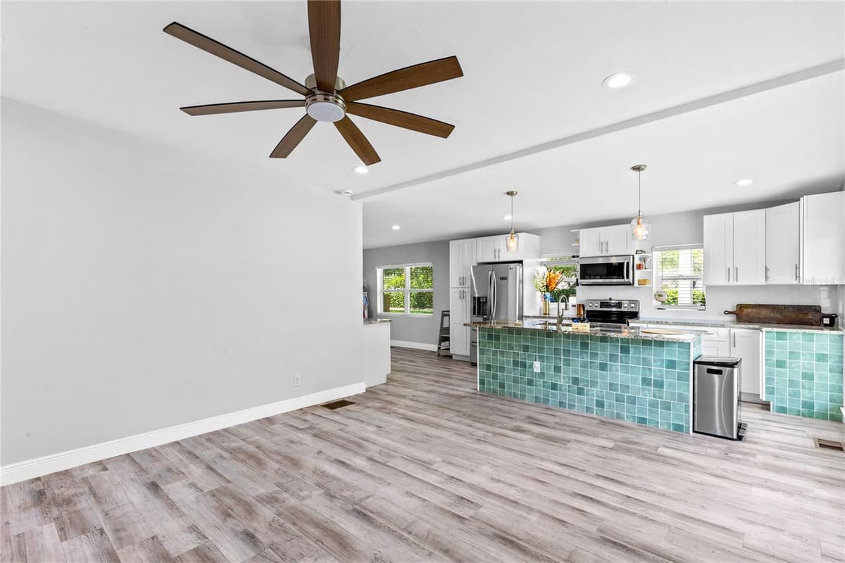 1502 MONTCALM STREET — photo 4 of 32
