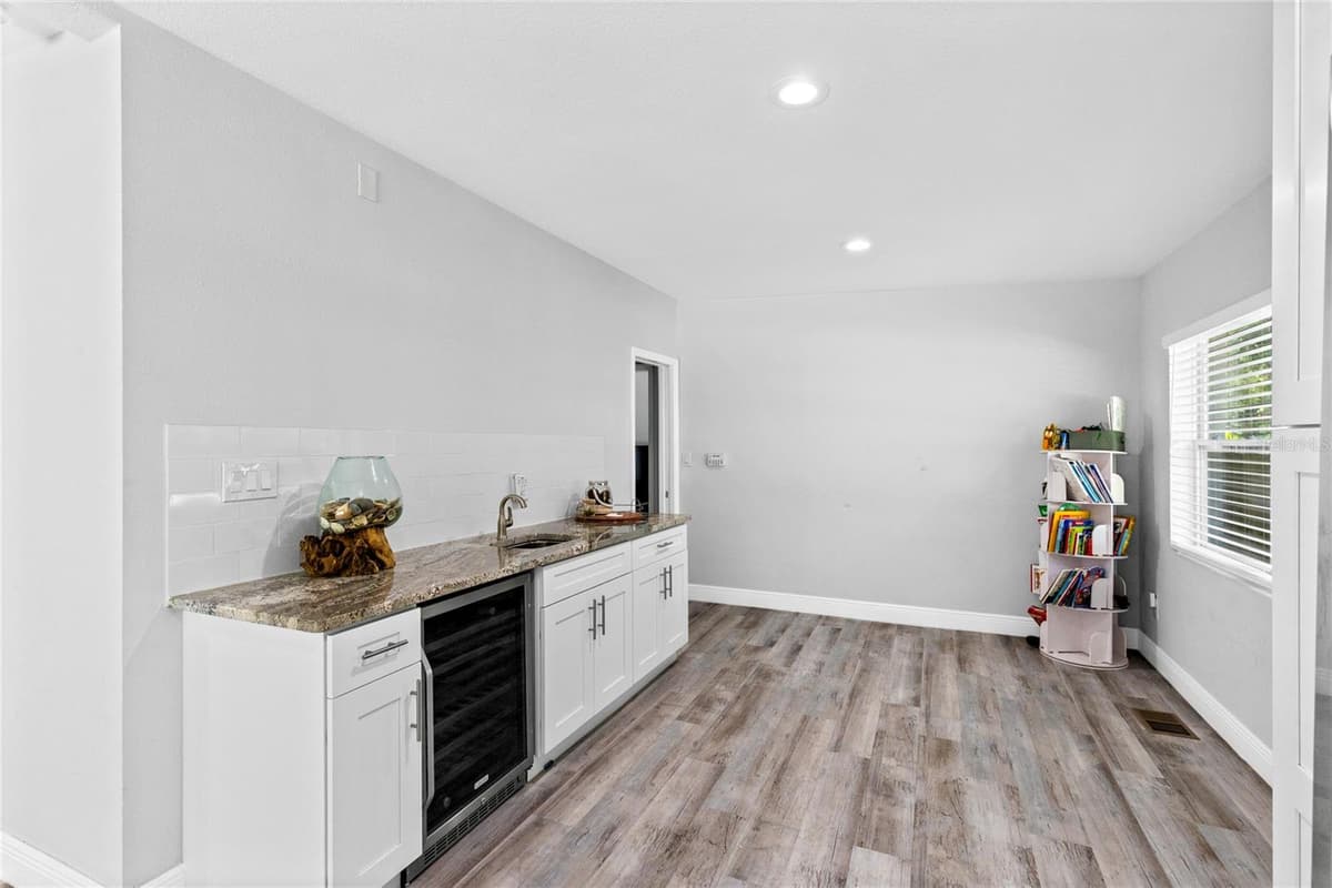 1502 MONTCALM STREET — photo 8 of 32