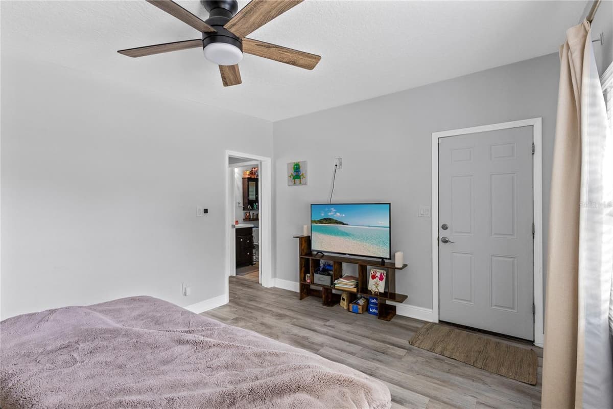 1502 MONTCALM STREET — photo 12 of 32