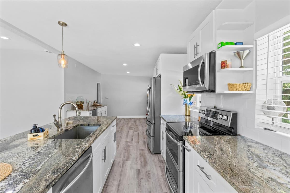 1502 MONTCALM STREET — photo 7 of 32