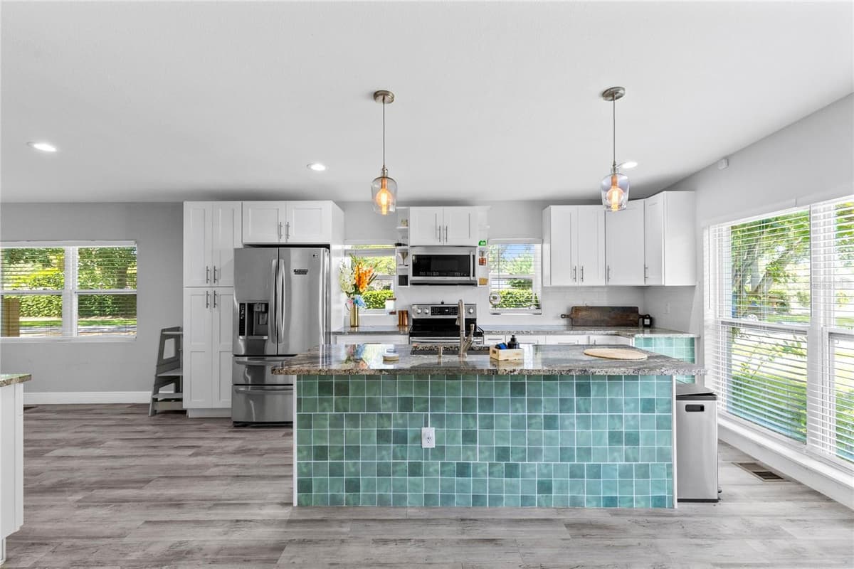 1502 MONTCALM STREET — photo 5 of 32