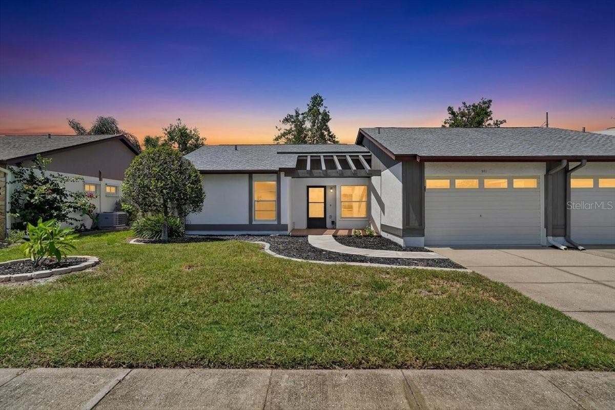 631 FOXWOOD BOULEVARD — photo 1 of 38