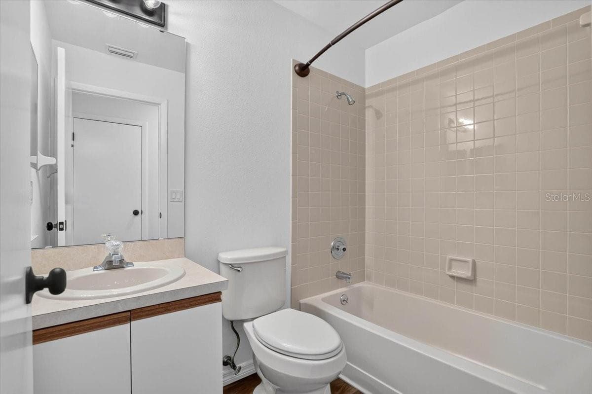 631 FOXWOOD BOULEVARD — photo 9 of 38
