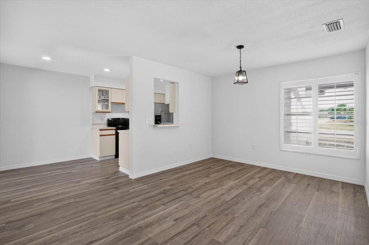 631 FOXWOOD BOULEVARD — photo 27 of 38