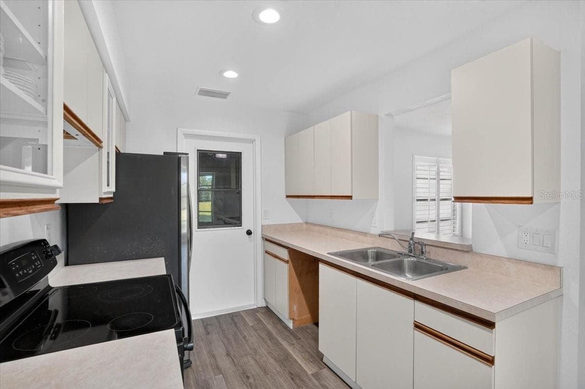 631 FOXWOOD BOULEVARD — photo 14 of 38