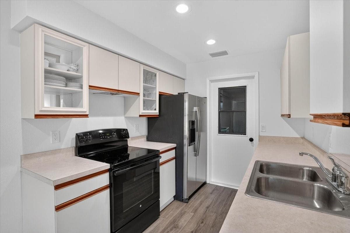 631 FOXWOOD BOULEVARD — photo 13 of 38