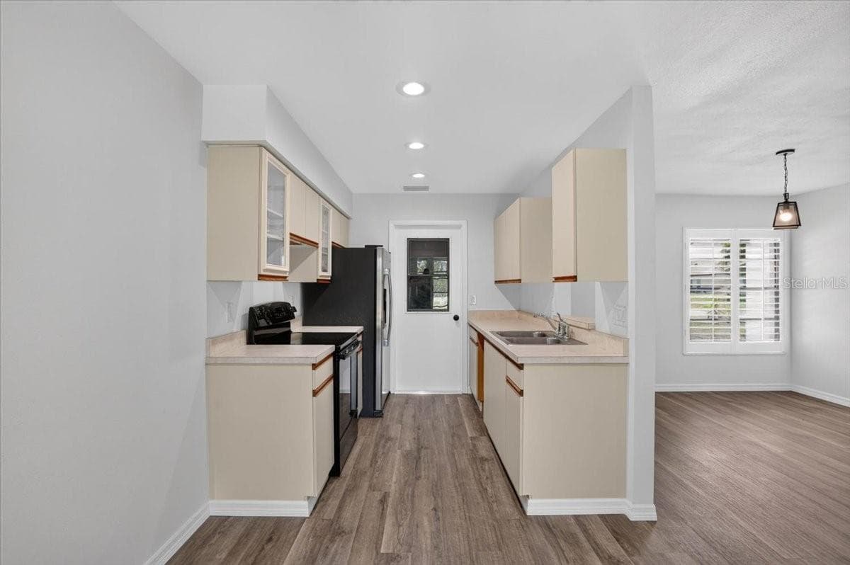 631 FOXWOOD BOULEVARD — photo 31 of 38