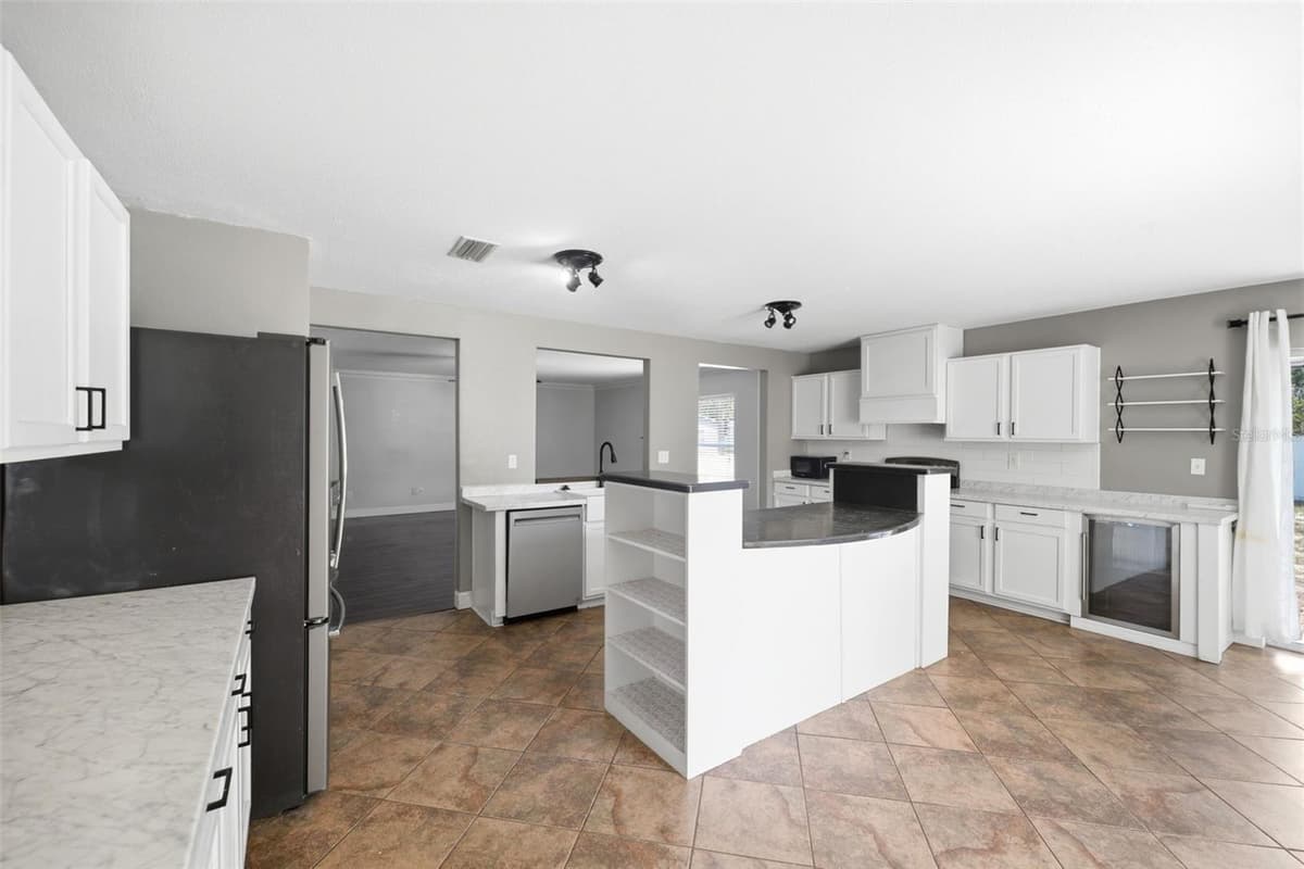 14026 JACOBSON DRIVE — photo 37 of 75