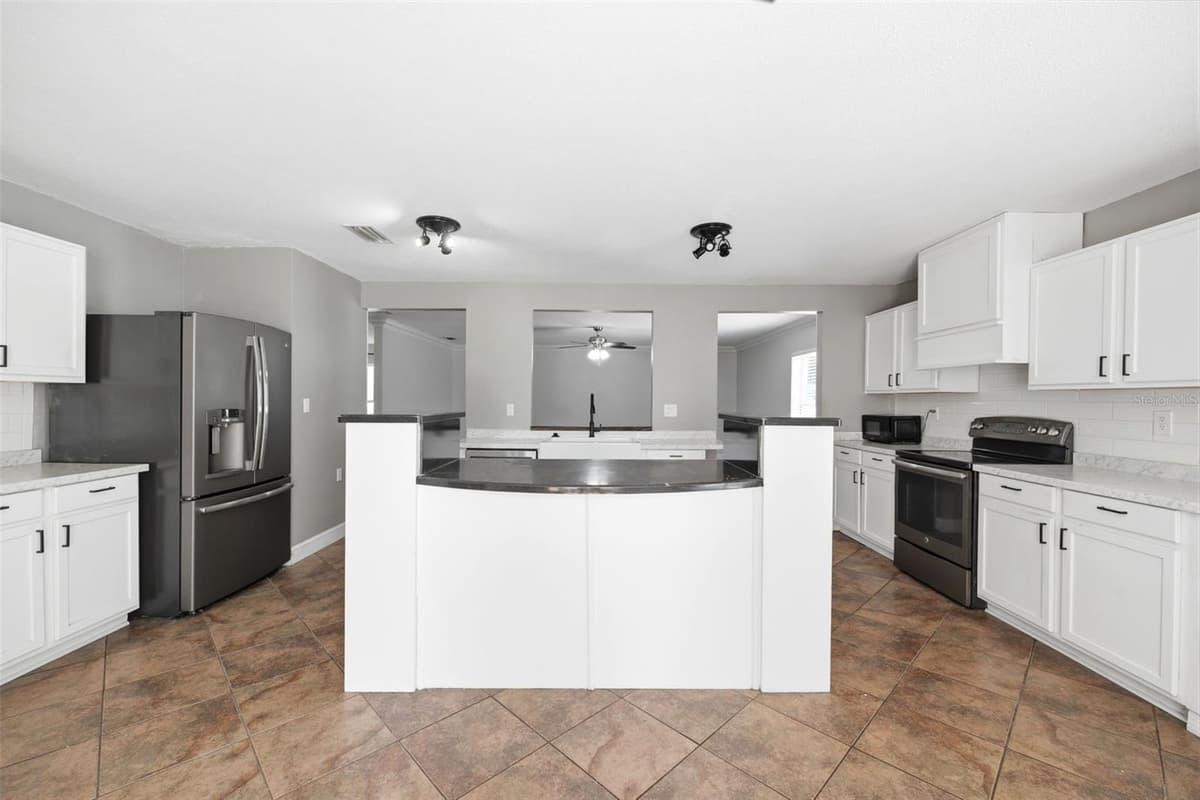 14026 JACOBSON DRIVE — photo 8 of 75