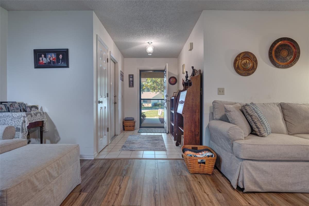 1055 VILLAGE GREEN RD — photo 5 of 35
