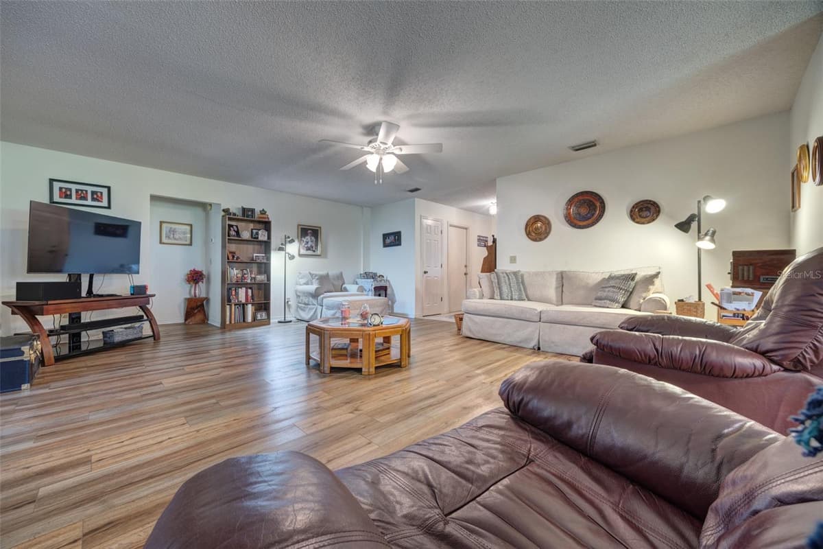 1055 VILLAGE GREEN RD — photo 8 of 35