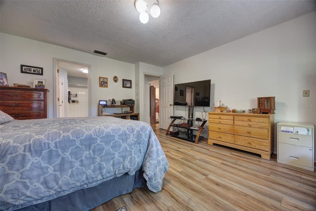 1055 VILLAGE GREEN RD — photo 27 of 35