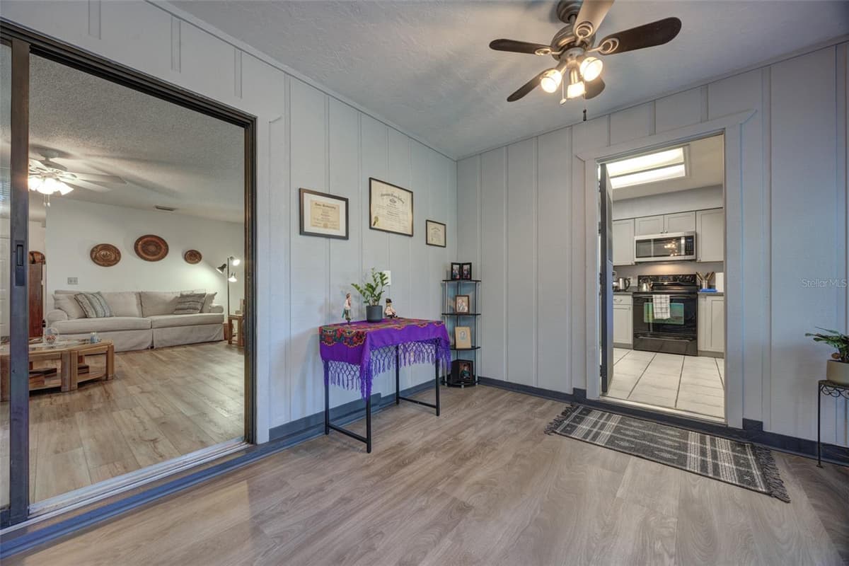 1055 VILLAGE GREEN RD — photo 22 of 35