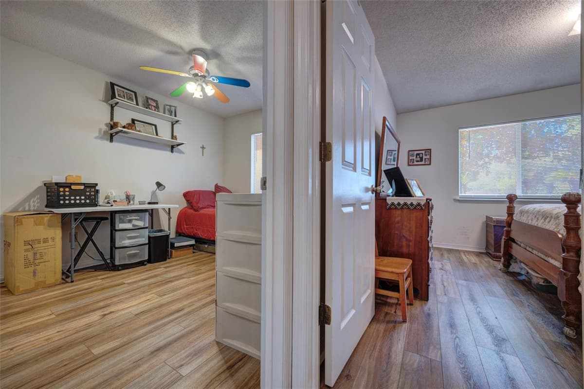 1055 VILLAGE GREEN RD — photo 13 of 35