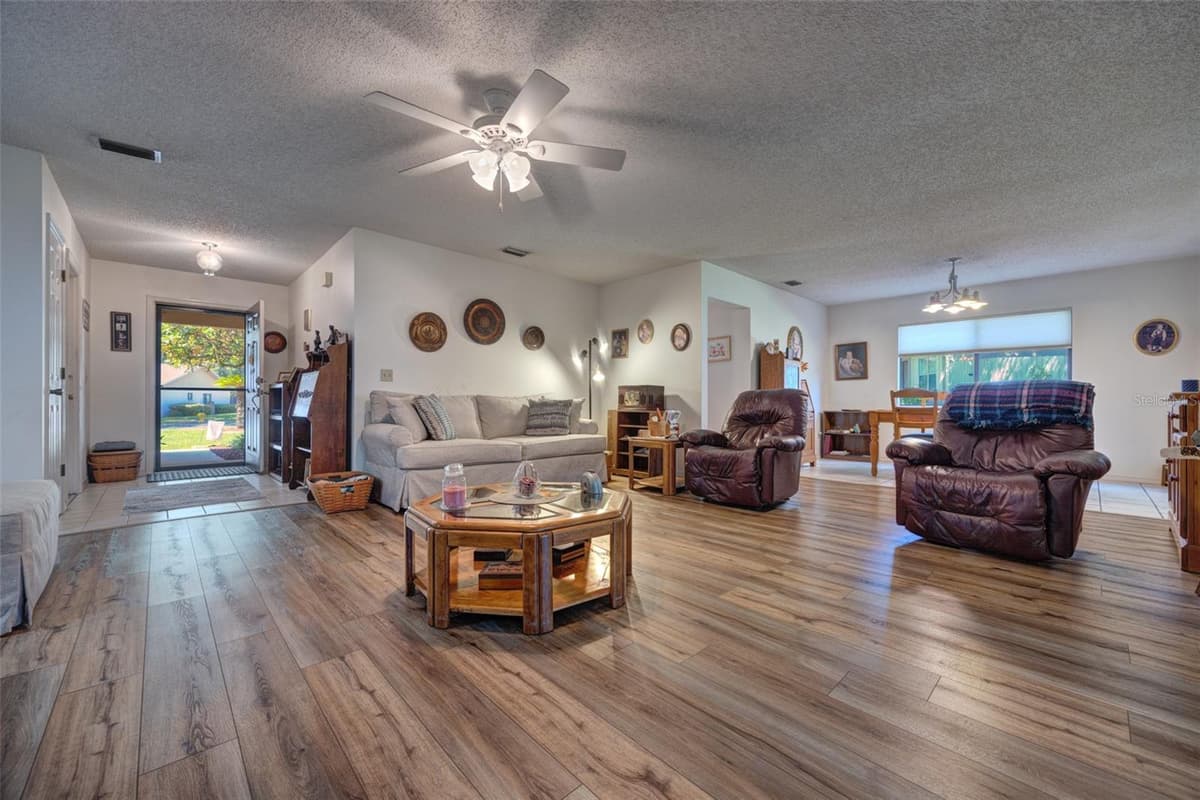1055 VILLAGE GREEN RD — photo 6 of 35