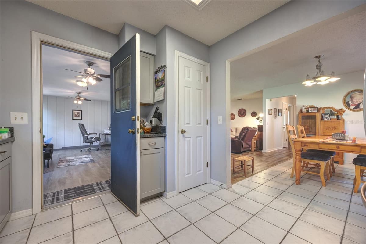 1055 VILLAGE GREEN RD — photo 21 of 35