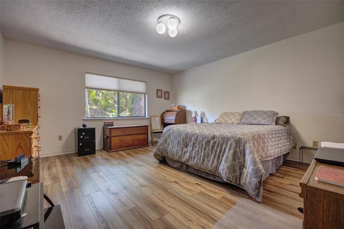 1055 VILLAGE GREEN RD — photo 26 of 35