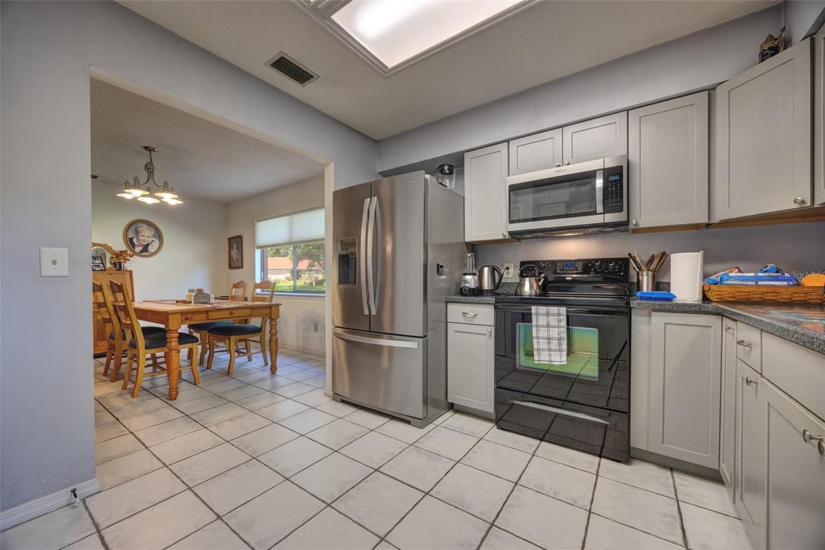 1055 VILLAGE GREEN RD — photo 19 of 35