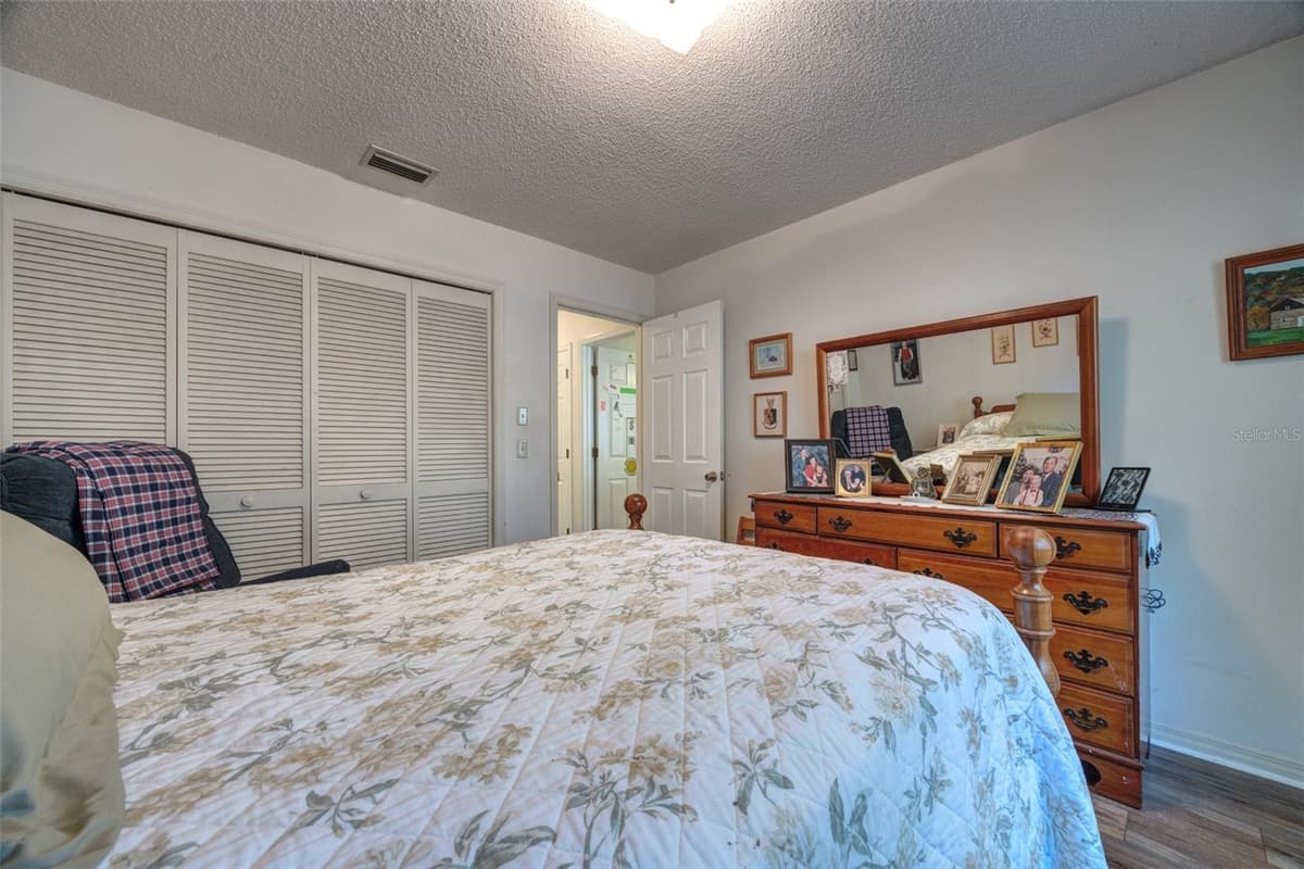 1055 VILLAGE GREEN RD — photo 12 of 35