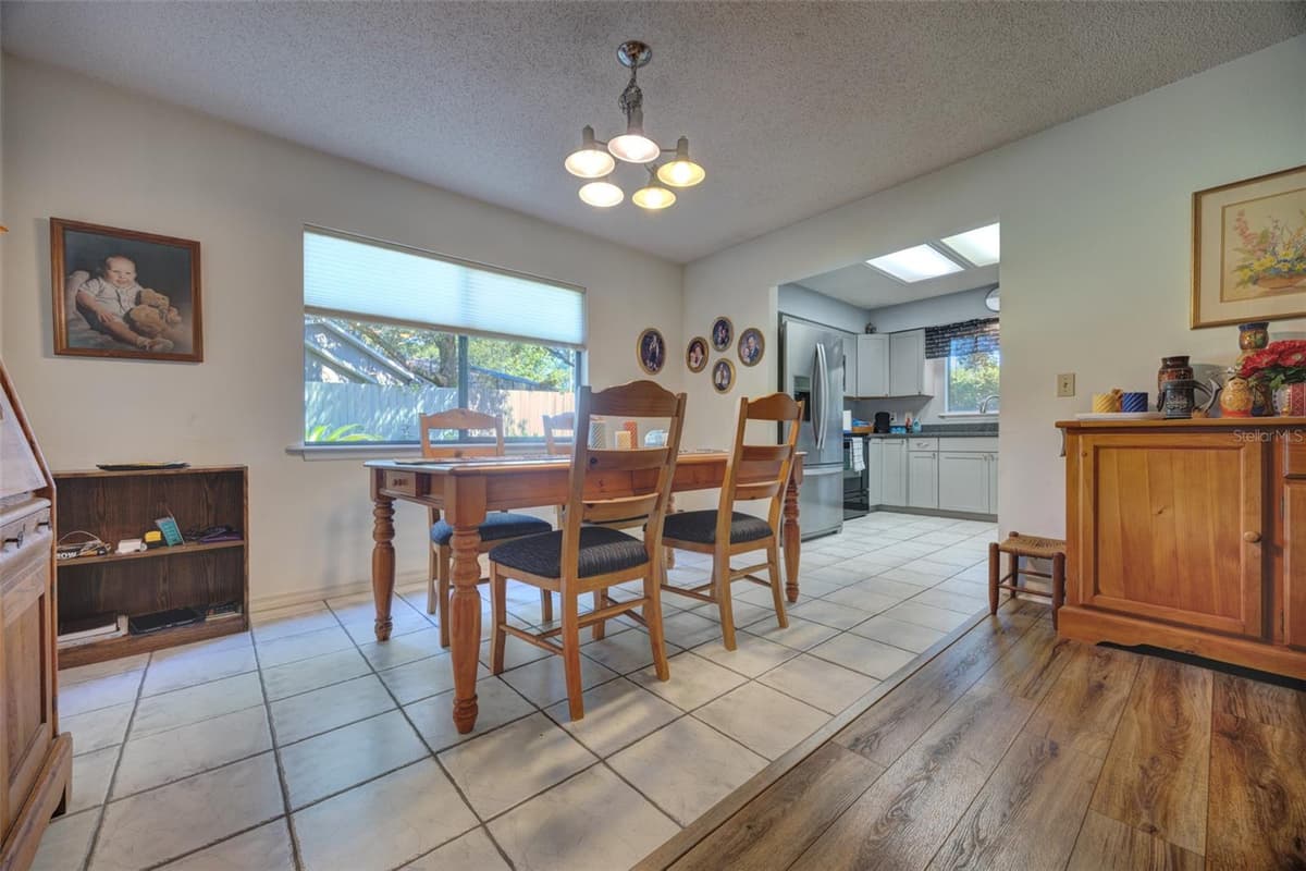 1055 VILLAGE GREEN RD — photo 18 of 35