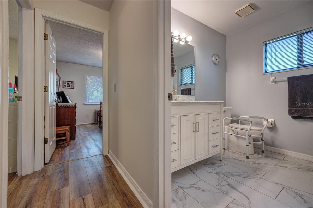 1055 VILLAGE GREEN RD — photo 15 of 35